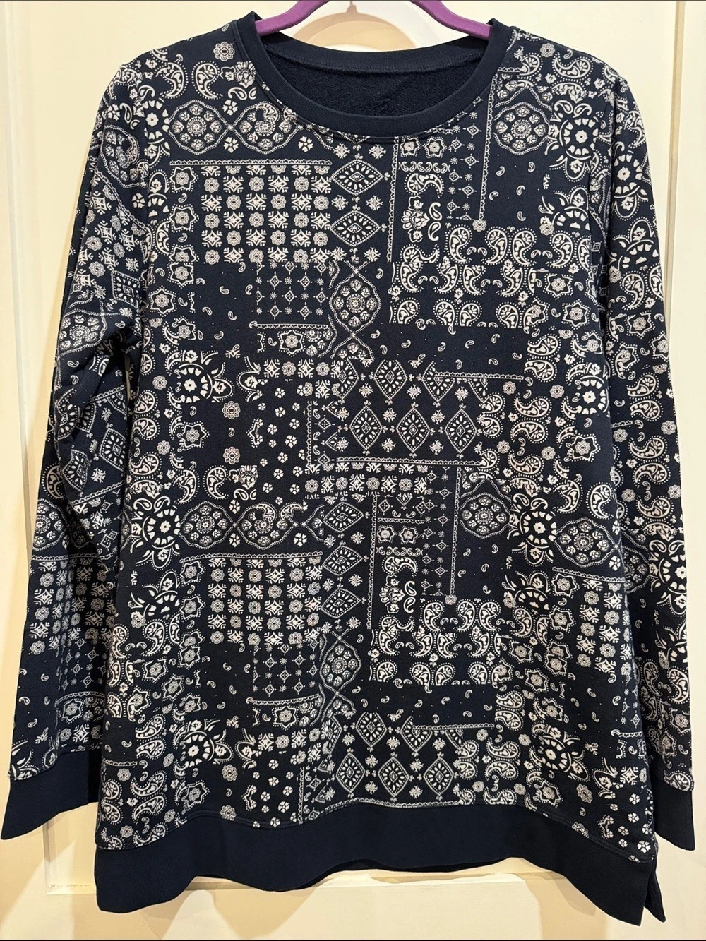 Large wm’s Paisley Print Pullover in dark navy blue & White